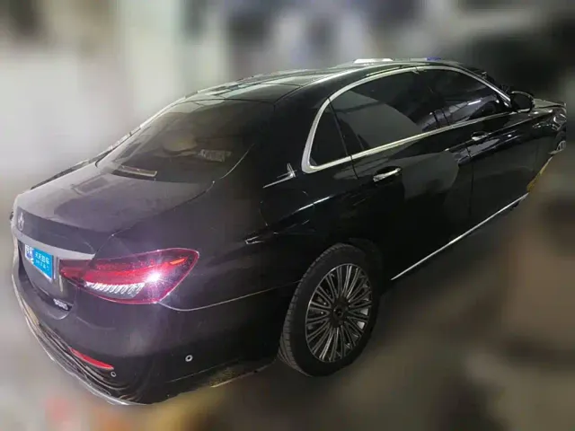 Mercedes-Benz E-Class — Фото автомобиля 2