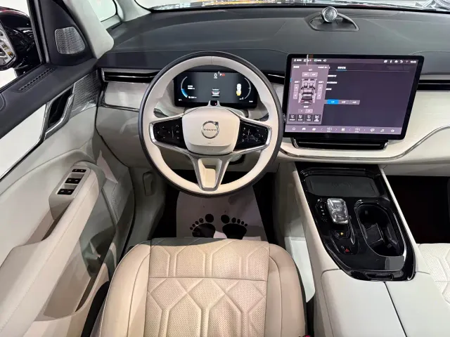 Volvo EM90 — Фото автомобиля 12