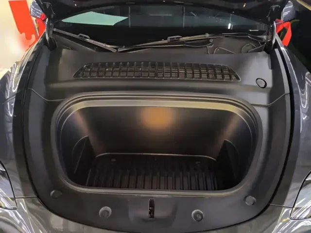 Tesla Model Y — Фото автомобиля 19