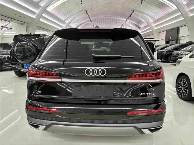 Audi Q7 — Фото автомобиля 17