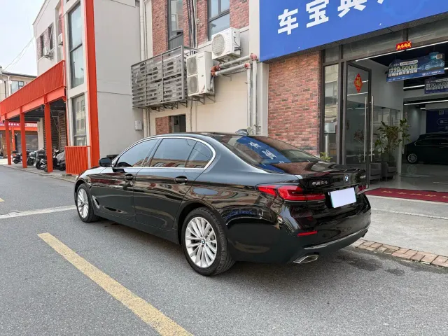 BMW 5 Series — Фото автомобиля 9