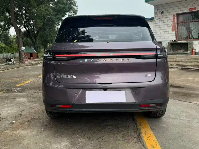 Leapmotor B10 — Фото автомобиля 4