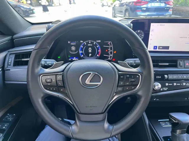 Lexus ES — Фото автомобиля 9