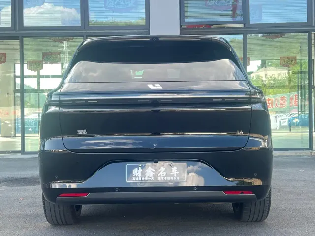 Li Auto L6 — Фото автомобиля 13
