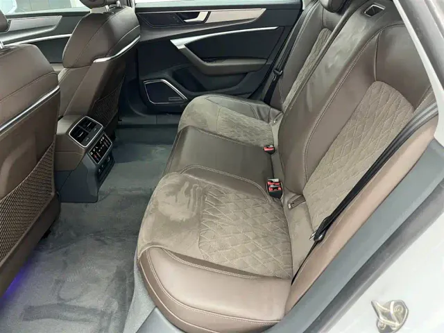 Audi A7L — Фото автомобиля 12