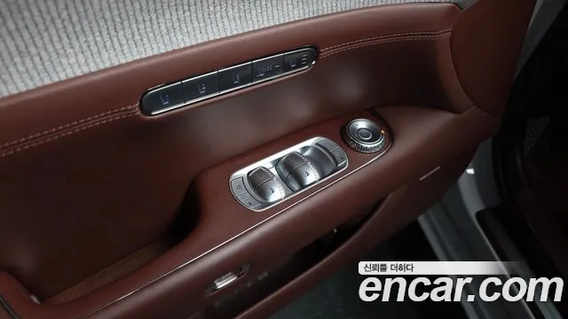 Genesis G90 Бензин 3.5 турбо AWD — Фото автомобиля 28