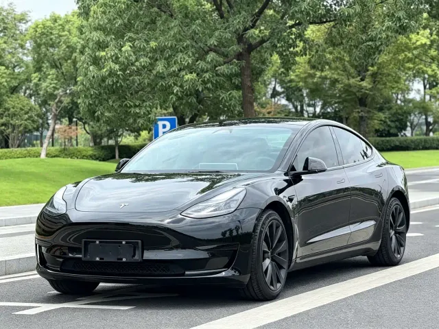Фотография автомобиля — Tesla Model 3