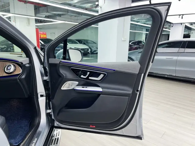 Mercedes-Benz EQE SUV — Фото автомобиля 11