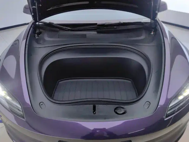 Tesla Model 3 — Фото автомобиля 10