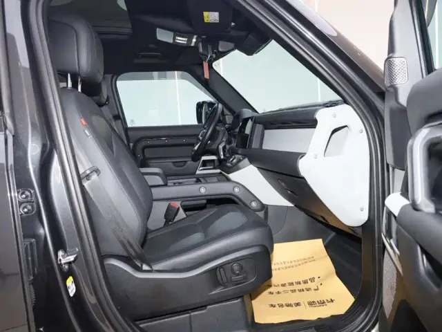 Land Rover Defender — Фото автомобиля 9