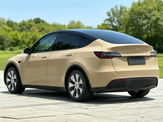 Tesla Model Y — Фото автомобиля 6