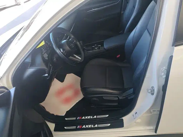 Mazda Axela — Фото автомобиля 14