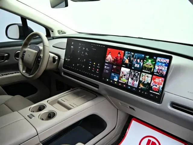 Li Auto i8 — Фото автомобиля 15