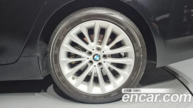 BMW 5 Series G30 — Фото автомобиля 21