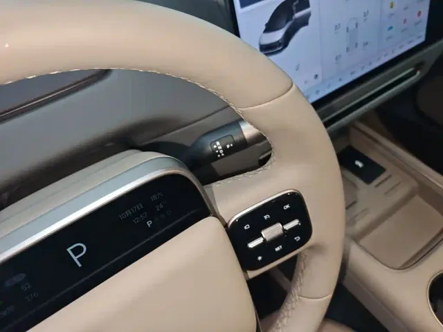 Li Auto i8 — Фото автомобиля 13