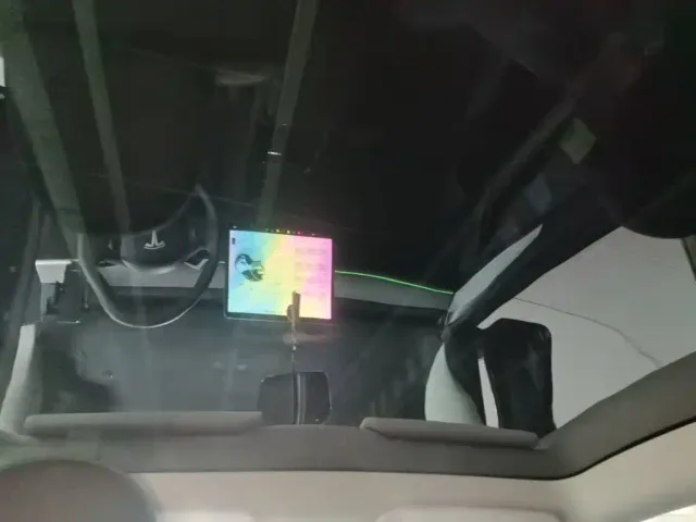 Tesla Model Y — Фото автомобиля 17