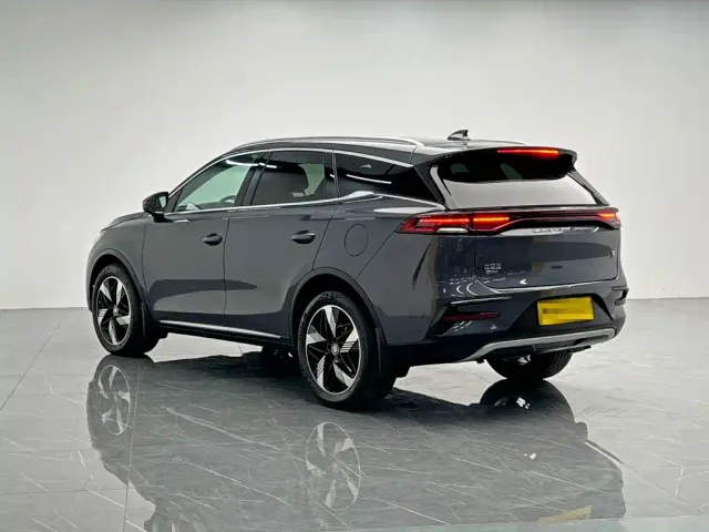 BYD Tang — Фото автомобиля 4