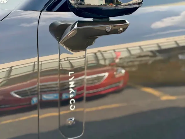 Lynk & Co 900 — Фото автомобиля 12
