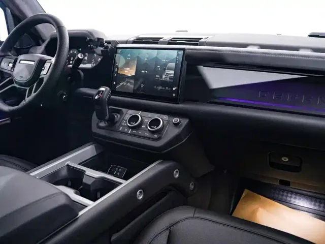 Land Rover Defender — Фото автомобиля 23