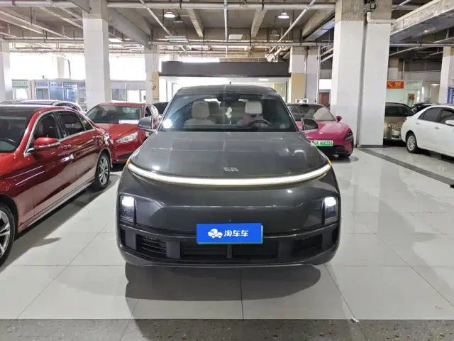 Li Auto L8 — Фото автомобиля 2