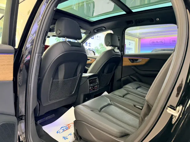 Audi Q7 — Фото автомобиля 7