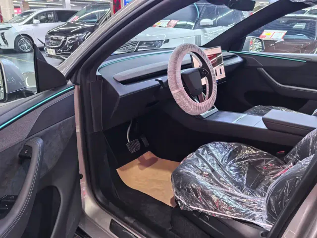 Tesla Model Y L — Фото автомобиля 6