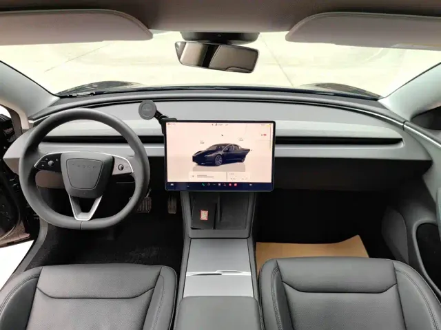 Tesla Model 3 — Фото автомобиля 6