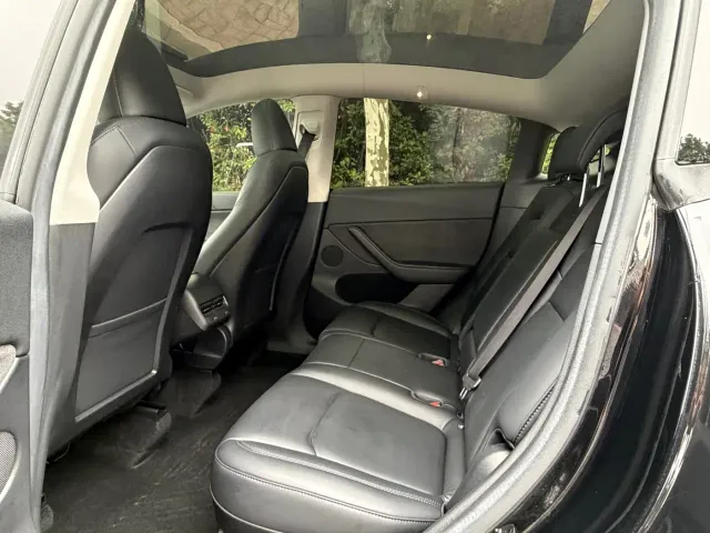Tesla Model Y — Фото автомобиля 8