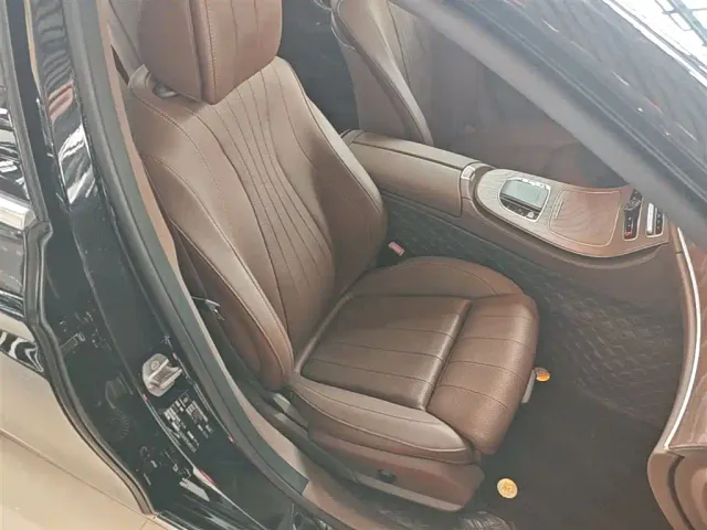 Mercedes-Benz E-Class — Фото автомобиля 24
