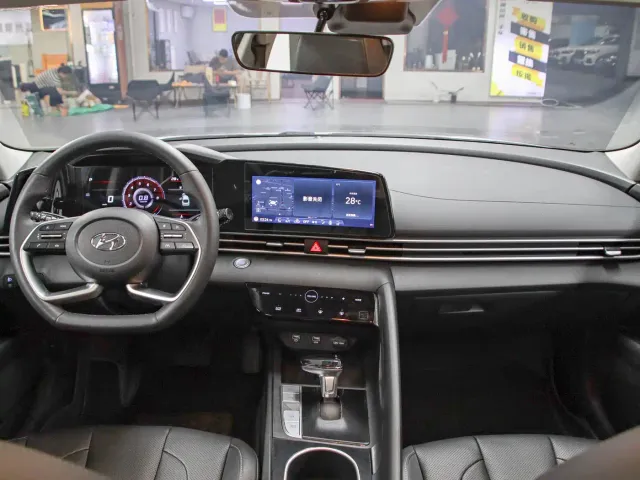 Hyundai Elantra — Фото автомобиля 4