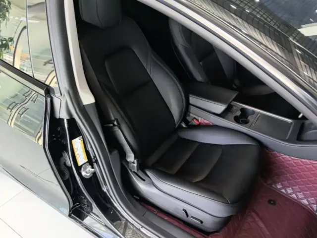 Tesla Model 3 — Фото автомобиля 24