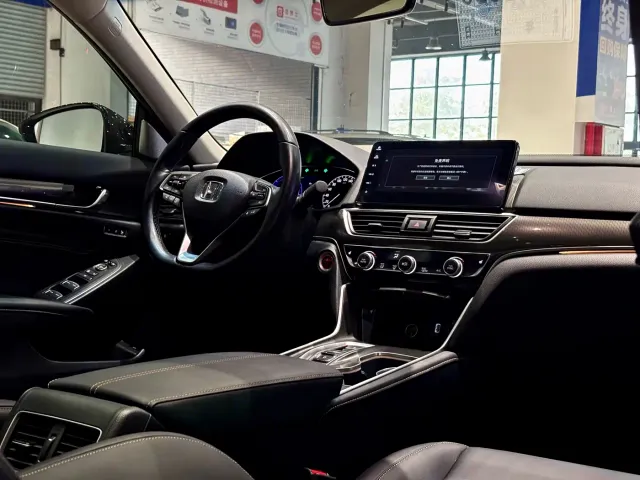 Honda Accord — Фото автомобиля 10