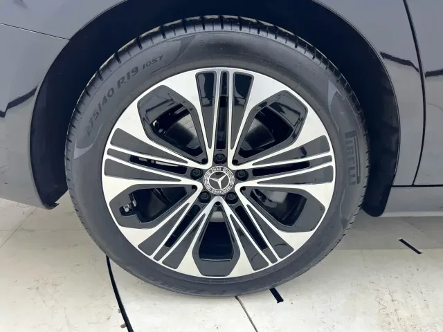 Mercedes-Benz E-Class — Фото автомобиля 24