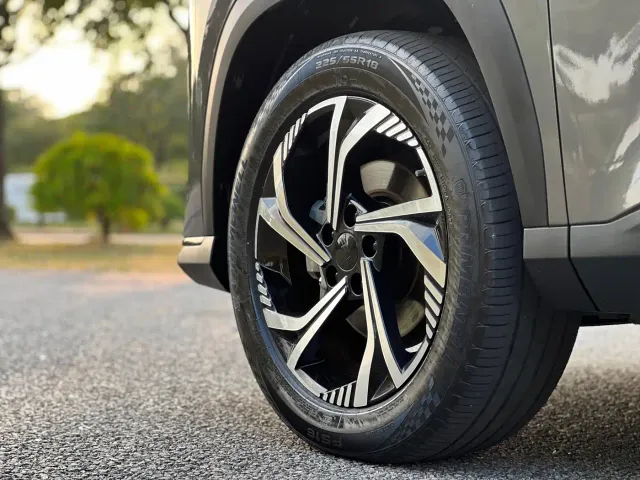 Geely Boyue — Фото автомобиля 9