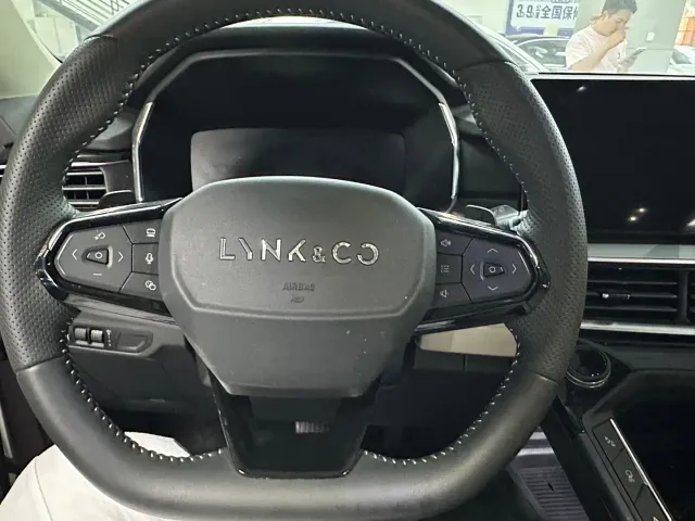 Lynk & Co 06 — Фото автомобиля 7