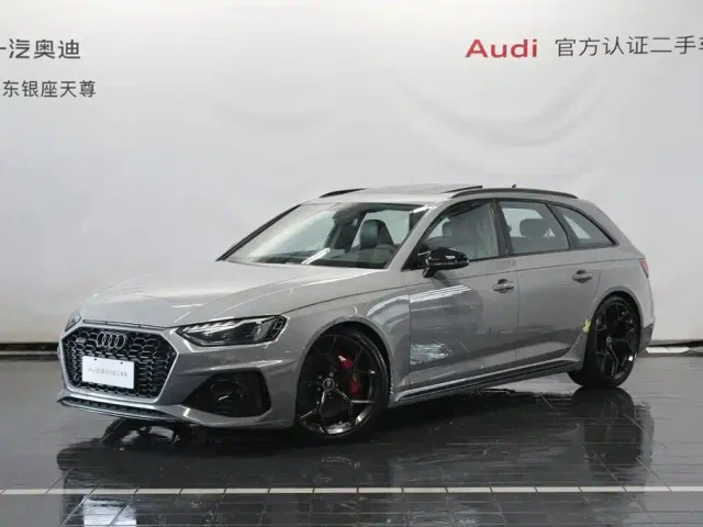 Фотография автомобиля — Audi RS 4