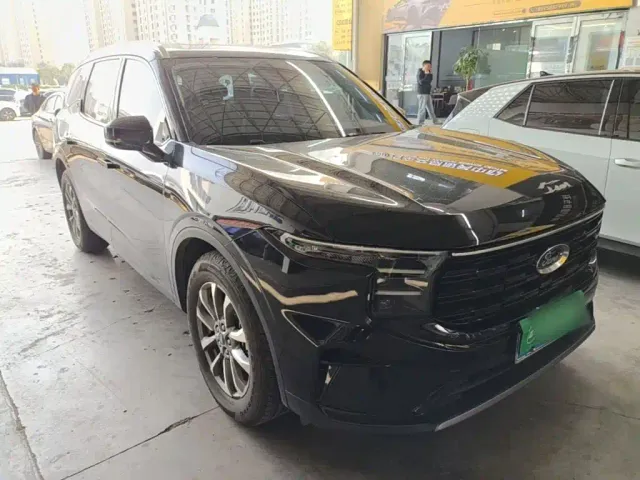 Ford Edge — Фото автомобиля 3