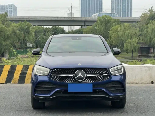 Mercedes-Benz Mercedes-Benz GLC Coupe 2021 GLC 300 4MATIC Coupe SUV — Фото автомобиля 2