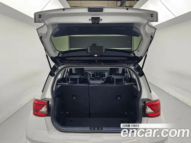 Hyundai Venue — Фото автомобиля 19
