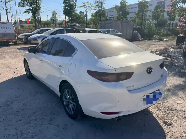 Mazda Axela — Фото автомобиля 4