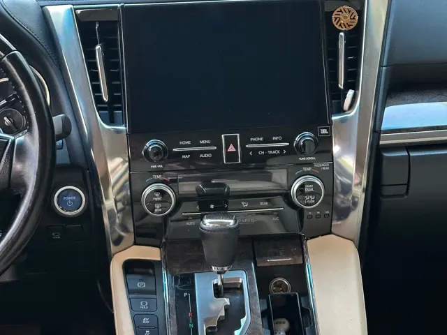 Toyota Alphard — Фото автомобиля 19