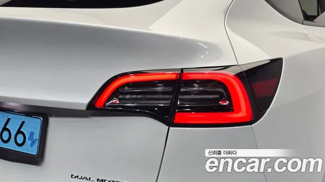 Tesla Model Y — Фото автомобиля 8