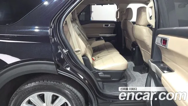 Ford Explorer — Фото автомобиля 12