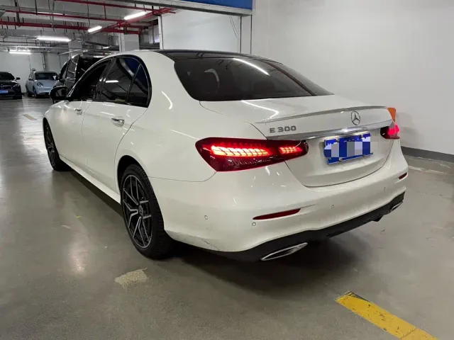 Mercedes-Benz E-Class — Фото автомобиля 11