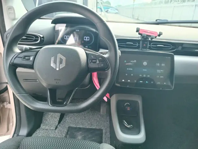Leapmotor T03 — Фото автомобиля 9