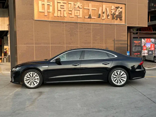 Audi A7L — Фото автомобиля 8