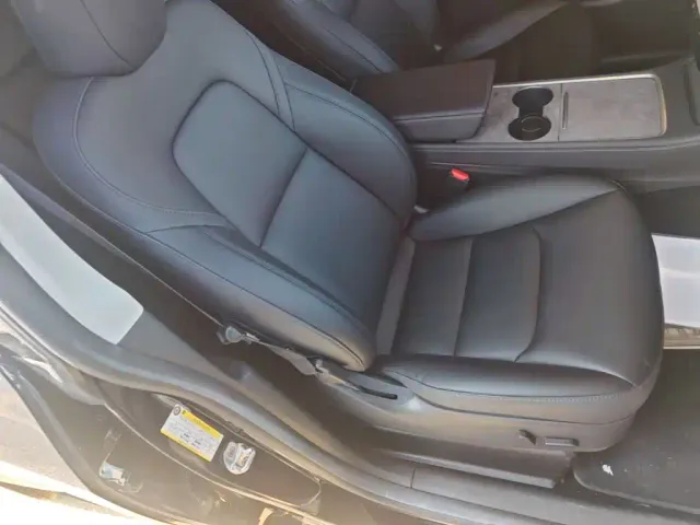 Tesla Model Y — Фото автомобиля 24