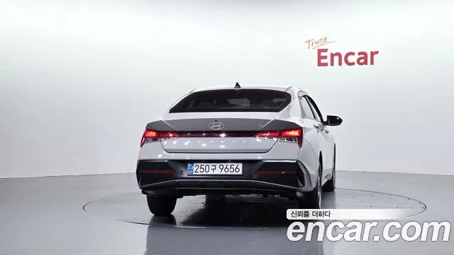 Hyundai Avante CN7 — Фото автомобиля 4