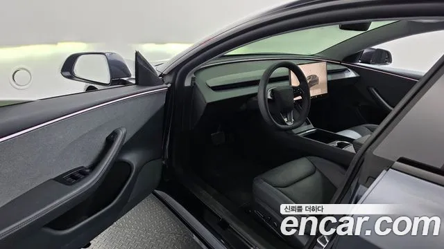 Tesla Model 3 — Фото автомобиля 9