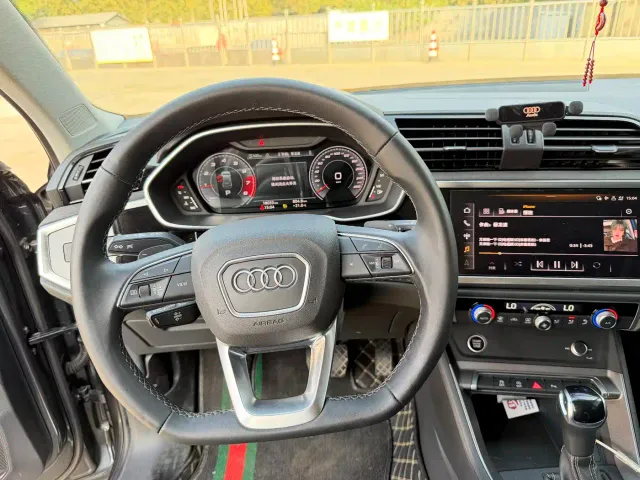 Audi Q3 — Фото автомобиля 9